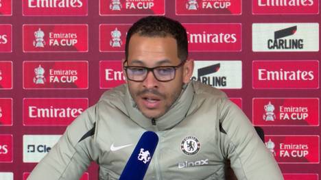 Auf der Pressekonferenz äußert sich Chelsea-Coach Liam Rosenior zur Suspendierung von Enzo Fernandez. 