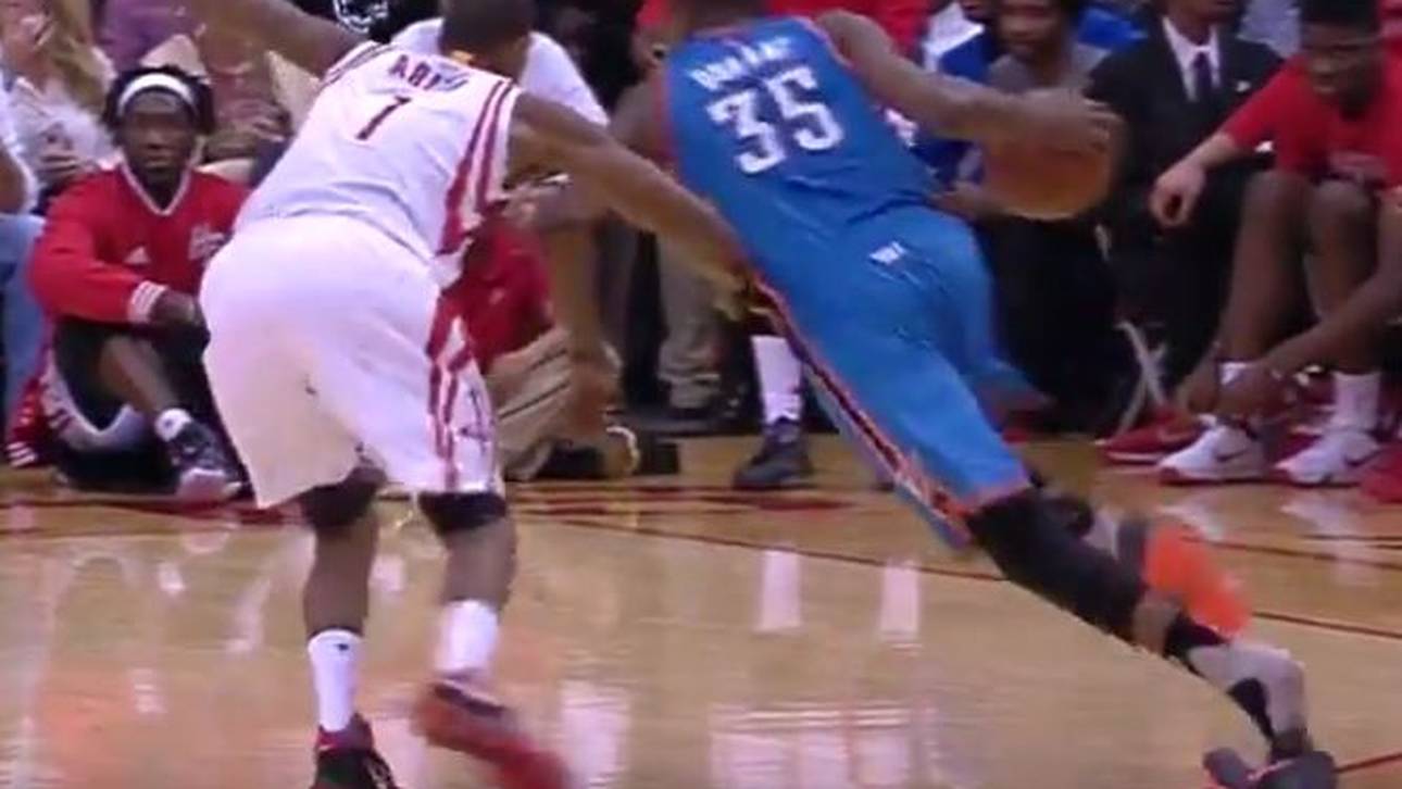 Durant verliert Schuh – und trifft