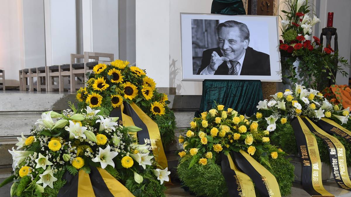 Bei der Trauerfeier zu Ehren von Gerhard Mayer-Vorfelder erscheinen am Donnerstagvormittag die Größen aus Sport und Politik, um dem verstorbenen DFB-Ehrenpräsidenten und langjährigem Vereinschef des VfB Stuttgart die letzte Ehre zu erweisen