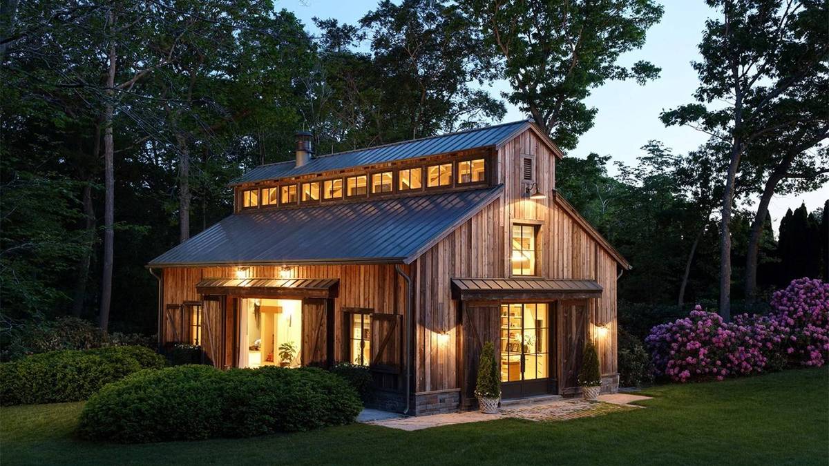 In dem Anwesen sind auch ein Wein-Raum, ein Fitness-Studio, ein Spa sowie ein Pool enthalten