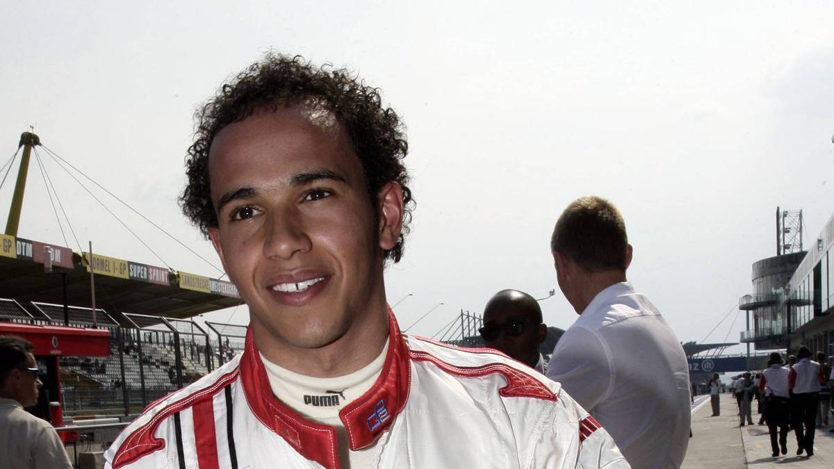 2006: Heute ist Hamilton Mr. Cool in der Boxengasse. Damals kommt er als Fahrer des Teams ART Grand Prix in der GP2 Serie noch ganz schüchtern und mit Löckchen daher