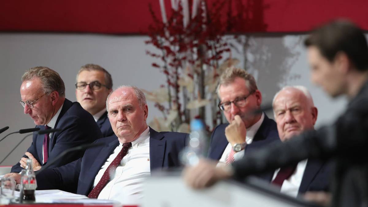 "Von Ihnen, Herr Hoeneß, wird regelmäßig nachgetreten", kritisierte der Bayern-Fan unter anderem. Er thematisierte auch den Umgang mit Paul Breitner: "Ein Ehrenspielführer ist nicht zu verbannen? Es ist nicht Ihr Stadion und der Verein ist nicht Ihr Eigentum. Paul Breitner hat ausgesprochen, was viele dachten. Und das muss man auch mal aushalten"