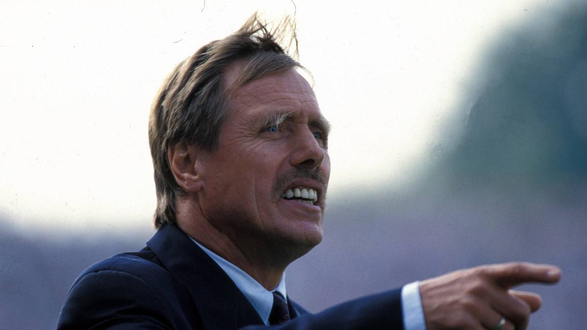Nachdem Trainer Siggi Held (Bild) schon im November 1994 seinen Platz räumen musste, versuchte sich zwischenzeitlich unter anderem auch Horst Hrubesch vergeblich an der Rettung