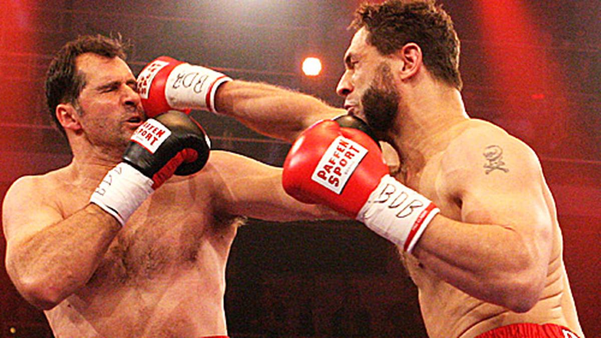 Nach dem Rücktritt 2008 arbeitet Riedel als TV-Experte - und wird plötzlich zur gefragten Person der Unterhaltungsprogramme. Der Tausendsassa macht mit bei einer Tanzshow, zudem beim Promiboxen, wo er von "Evil" Jared Hasselhoff, Bassist der Band "Bloodhound Gang" durch technischen K.o. in die Knie gezwungen wird und bei vielen weiteren TV-Formaten