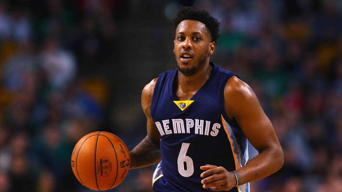 Mehrere Jahre teilte sich Cole mit Mario Chalmers die Einsatzzeit auf Point Guard in Miami. Jetzt teilen die Spielmacher das gleiche Schicksal: sie sind noch ohne neues Team. Nach sieben Jahren bei den Heat ging es im Vorjahr nach Memphis