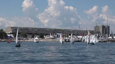 Der Start der 470er fiel gleich am Eröffnungstags der Kieler Woche ins Wasser. Schuld daran waren die schwachen Windverhältnisse, die kein Rennen zuließen.