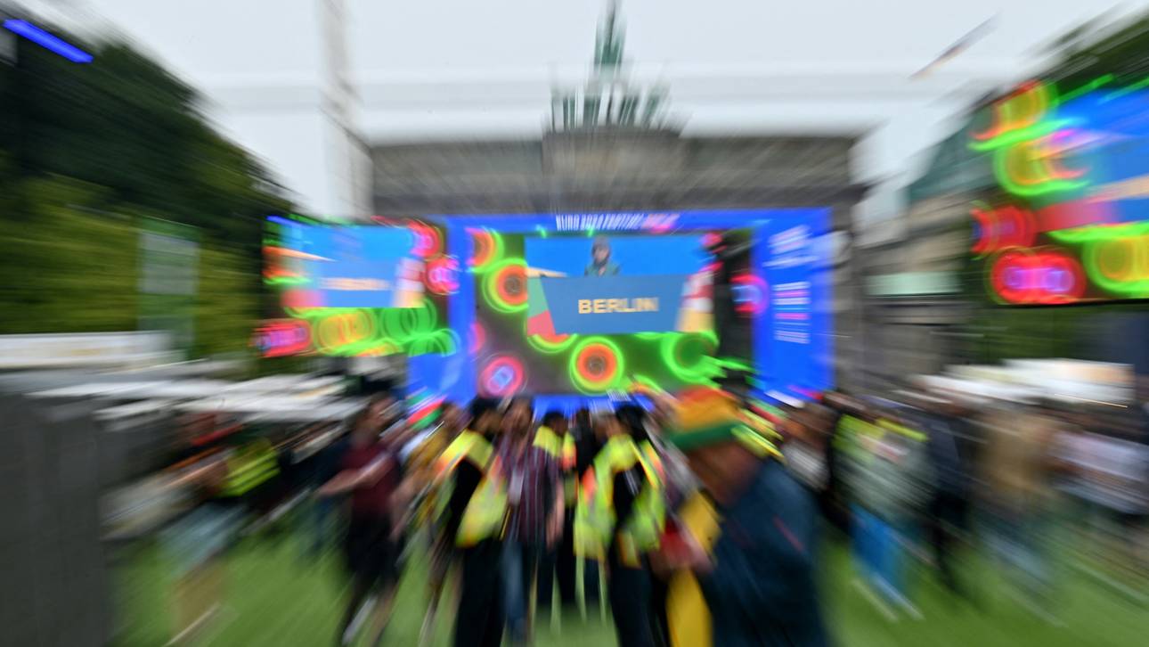 Verdächtiger Gegenstand: Polizei räumt Berliner Fanzone