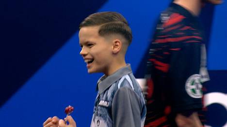 Jack Johnson, gerade einmal 13 Jahre alt, gewinnt das Jugendturnier JDC Volts National. Ist der Teenager das größte Darts-Nachwuchstalent und kann er der nächste Luke Littler werden?