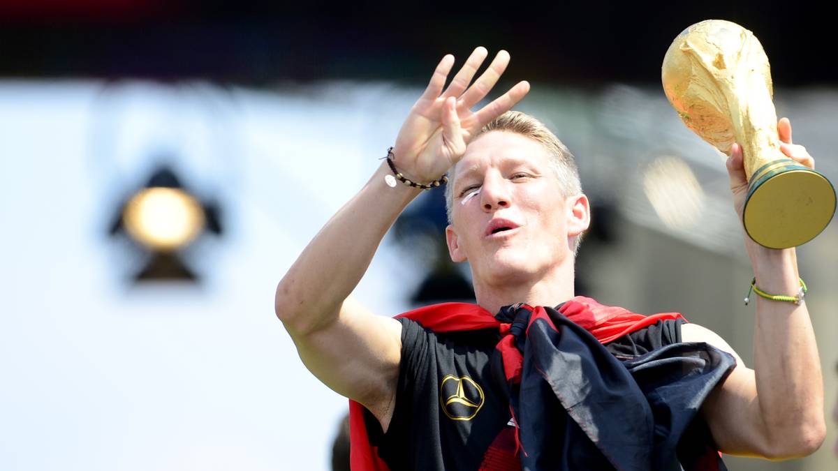 Der Final-Held lässt sich anschließend auf der Fanmeile in Berlin feiern