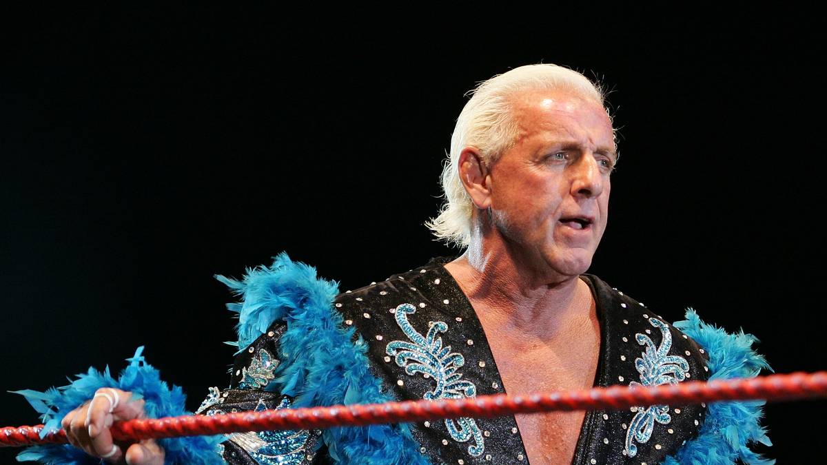 Flair hatte wie Hogan lange keine Lust auf Ruhestand, bestritt 2008 mit 59 feierlich sein letztes WWE-Match gegen Shawn Michaels - und kam danach noch einmal aus der Rente zurück. Erst seit Ende 2012 ist endgültig Schluss
