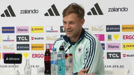 Joshua Kimmich spricht offen über die Nominierungsvideos des DFB und gibt dabei spannende Einblicke hinter die Kulissen der besonderen Kaderverkündung.