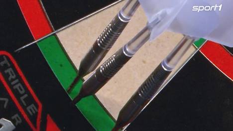 Arno Merk gewinnt gegen Daniel Klose ein emotionales Finale der PDC Europe Super League in Hildesheim und fährt im Dezember zur Darts-WM im Ally Pally.