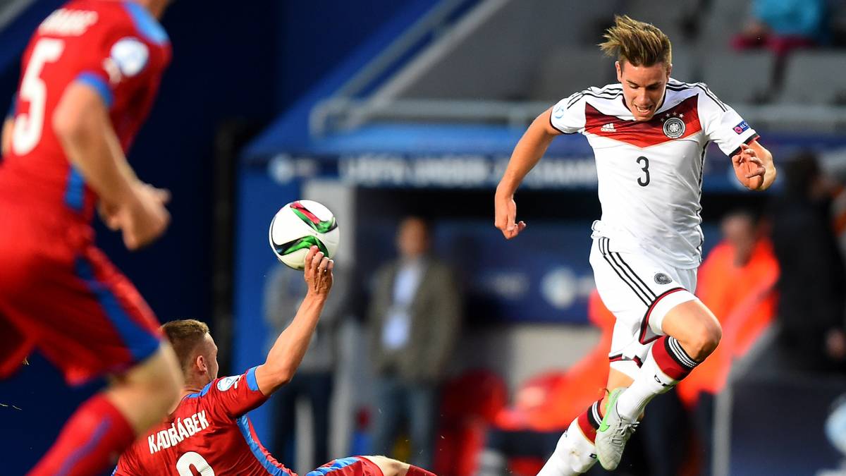 CHRISTIAN GÜNTER: Verteidigt anfangs enorm offensiv, attackiert teils schon in der gegnerischen Hälfte. Erobert so auch einige Bälle. Im Zusammenspiel mit Schulz auch offensiv immer wieder gefährlich, nach der Pause aber nicht mehr so auffällig - SPORT1-Note: 3,5