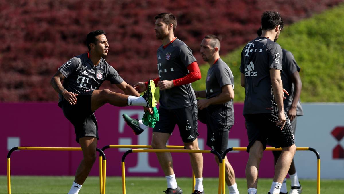 Anfang Januar muss Thiago das Trainingslager in Doha beenden. Er erleidet eine Muskelverletzung im rechten Oberschenkel, muss 24 Tage aussetzen. Im Juni zwickt dann die Wade, sein elftägiger Ausfall macht den Bayern in der Sommerpause aber keine Probleme