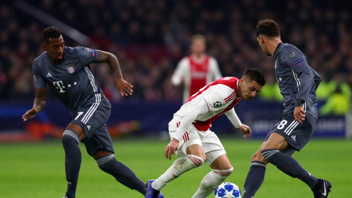 JEROME BOATENG: Bekam erneut den Vorzug vor Hummels und spielte passabel. Überzeugte mit einem guten Stellungsspiel, hatte aber hin und wieder Fehlpässe im Spielaufbau. Dann ein völlig unnötiges Foul an Dolberg (81.) im eigenen Strafraum, Elfmeter, 2:1 für Ajax (83.). SPORT1-Note: 4