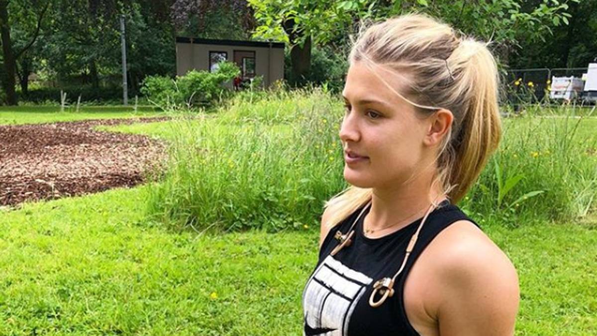 Es folgte ein heftiger Shitstorm. Die Twitter-User nahmen offenkundig an, Bouchard stelle sich selbst über Cecchinato und dessen Bekanntheit. Daraufhin ruderte sie zurück und beteuerte, es nicht despektierlich gemeint zu haben