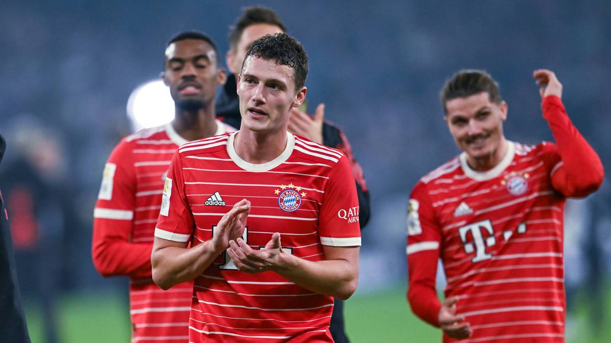 Benjamin Pavard vom FC Bayern erneuert seinen Wechselwunsch. Der Franzose liebäugelt offen mit anderen Klubs. Ein Verbleib scheint ausgeschlossen.