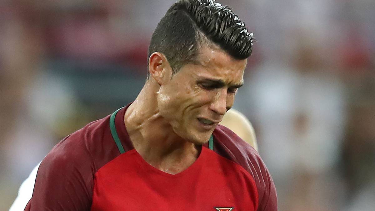 Doch wer glaubte, er würde danach explodieren, irrte sich gewaltig. In den K.o.-Spielen fiel Ronaldo vor allem durch Lamentieren auf - vor allem in Richtung der eigenen Kollegen
