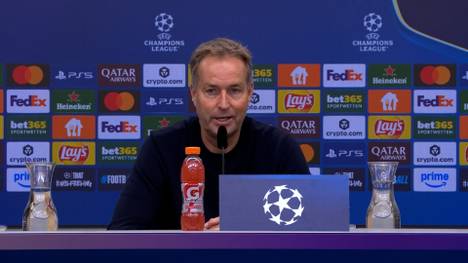 Bayer-Trainer Kasper Hjulmand äußert sich zu den Chancen von Bayer Leverkusen auf die Playoffs in der Champions League. Zudem spricht er über die Höhe der Niederlage gegen PSG. 