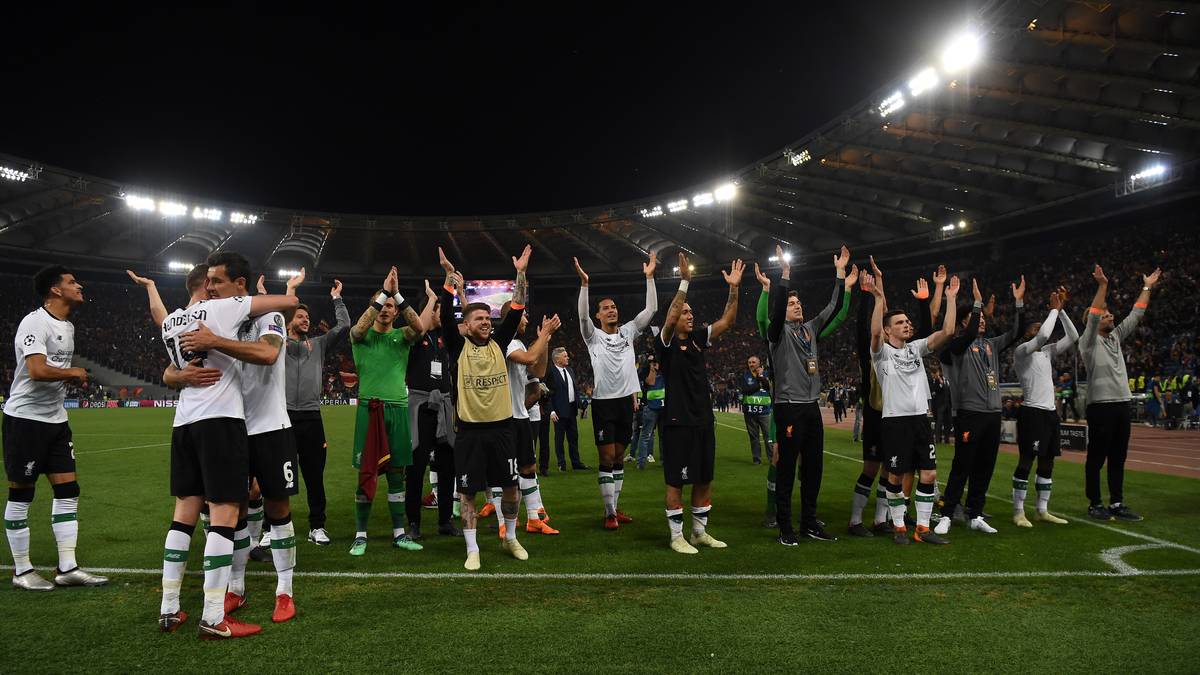 Das Team lässt sich von den mitgereisten Fans im Stadio Olimpico feiern und hofft am 26. Mai in Kiew auf den zweiten Champions-League-Triumph nach 2005