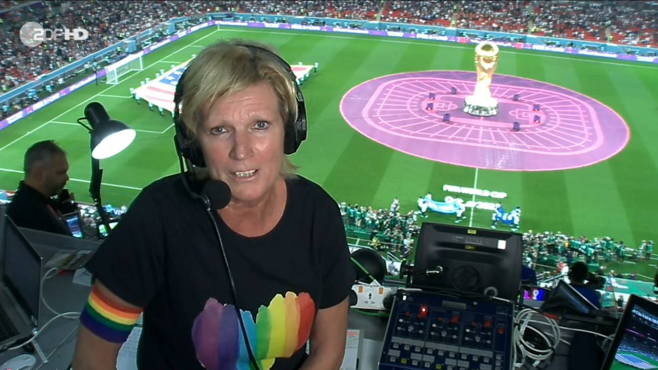 Claudia Neumann setzt ein Zeichen