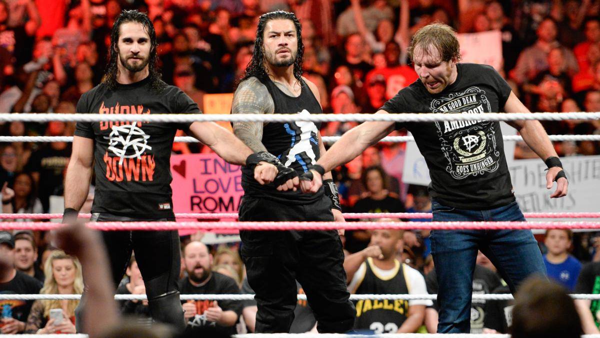 The Shield ist neu formiert: Seth Rollins, Roman Reigns und Dean Ambrose (v.l.) schlossen sich bei WWE Monday Night RAW wieder zusammen