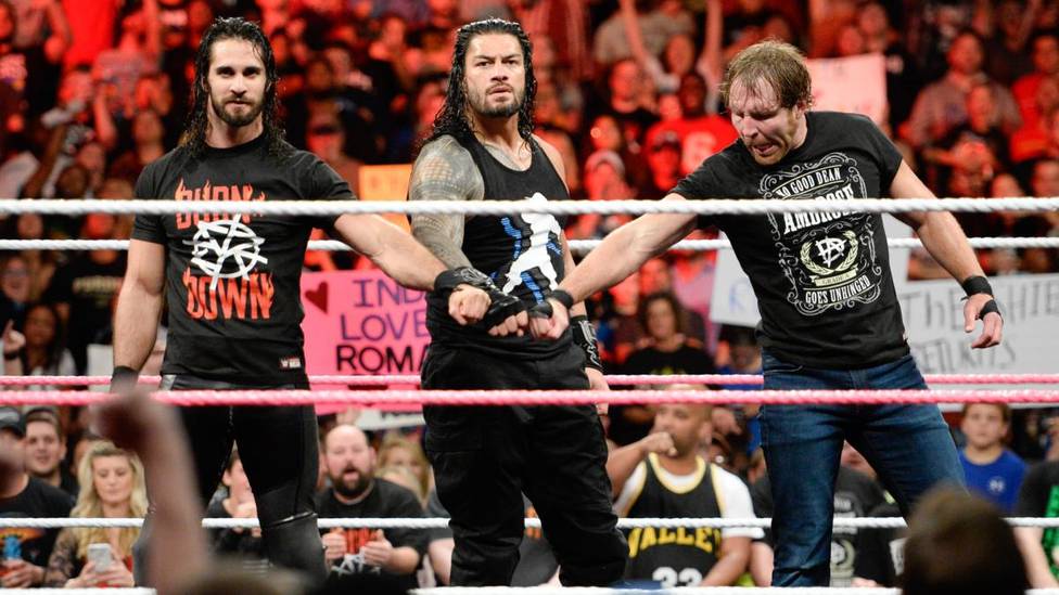 The Shield ist neu formiert: Seth Rollins, Roman Reigns und Dean Ambrose (v.l.) schlossen sich bei WWE Monday Night RAW wieder zusammen
