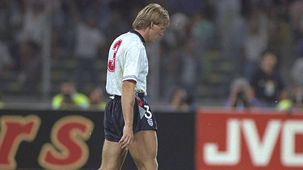Dann das Elfmeterschießen - und das englische Trauma: Erst verschießt Stuart Pearce...