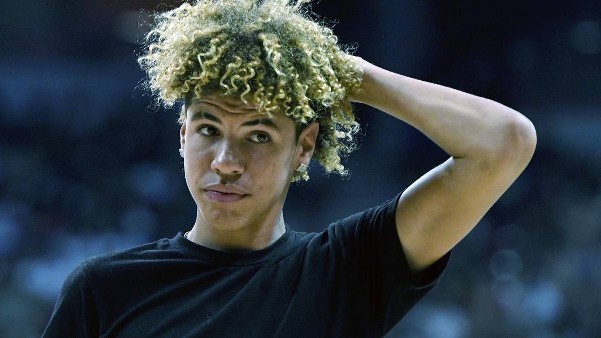 Dazu stellte sich die Frage, wie klug es war, dass auch der damals erst 16-jährige LaMelo seine Ausbildung an High School und Elite-Uni aufgab und stattdessen im weit entfernten Litauen ins kalte Profi-Wasser geschmissen wurde