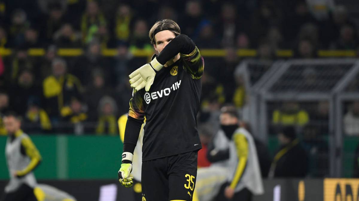 MARWIN HITZ: Eine große Unsicherheit, aber auch eine gute Parade in der ersten Hälfte. SPORT1-Note: 4