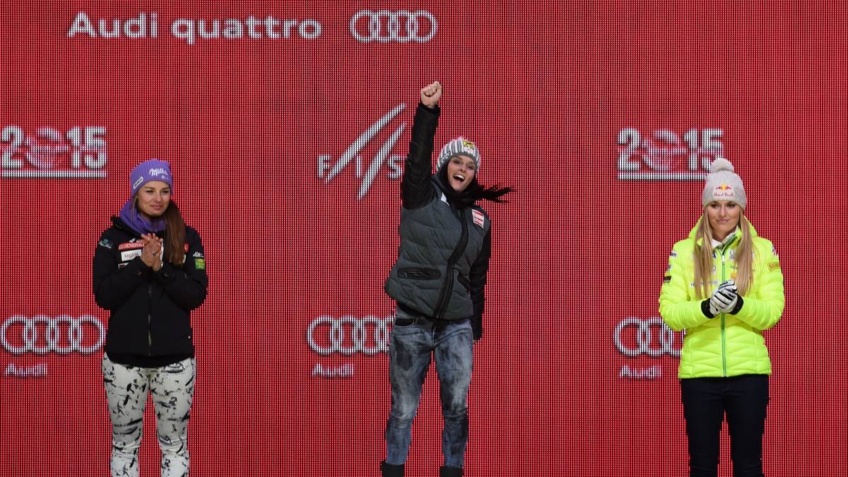 Bei ihrer Heim-WM in Vail läuft es für sie weniger zufriedenstellend. Ganz oben auf dem Podest stehen andere, sie muss sich mit Bronze im Super-G zufrieden geben