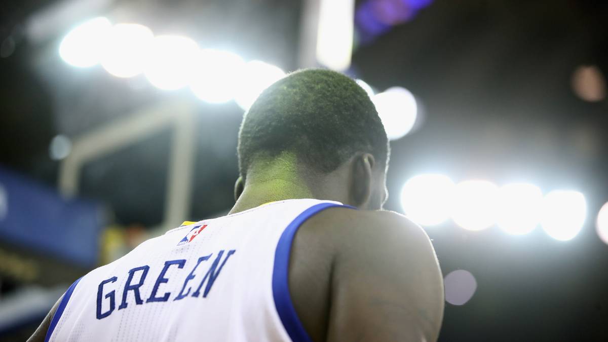 THIRD TEAM - DRAYMOND GREEN (Forward, Golden State Warriors - 134 Punkte): Der emotionale Anführer der Warriors ist der dritte Spieler seines Teams, der von den Medienvertretern geehrt wird (vier Stimmen fürs First Team). Dass Teamkollege Klay Thompson nicht dabei ist, bezeichnet Green als "Bullshit"