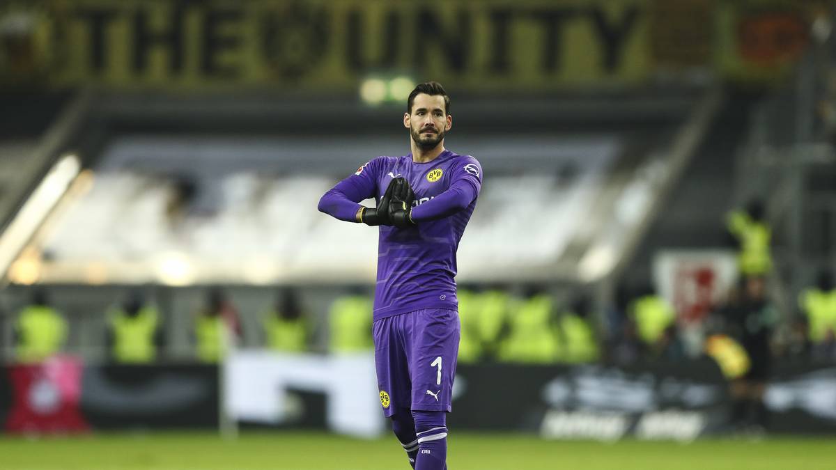 ROMAN BÜRKI: In der ersten Hälfte beinahe ohne Beschäftigung. Ein harmloser Distanzschuss von Neuhaus war für den Schweizer kein Problem. Kurz vor der Pause beim 1:1 durch Kramer, der sich zuvor selbst an die Hand köpfte, aus kurzer Distanz ohne Chance. Hatte eine Viertelstunde vor dem Ende Glück, als er sich verschätzte, der Ball an den Außenpfosten prallte. SPORT1-NOTE: 3