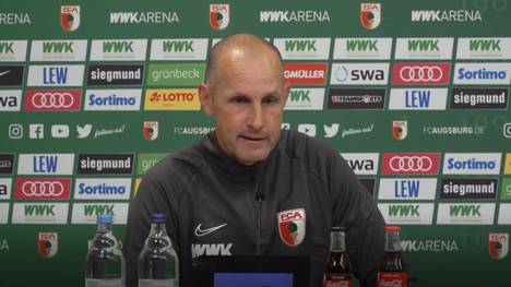 Heiko Herrlich erzählt auf der Pressekonferenz eine persönliche Quarantäne-Geschichte. Er habe sich nämlich aus dem Hotel geschlichen, um sich mit Drogerie-Produkten zu versorgen.