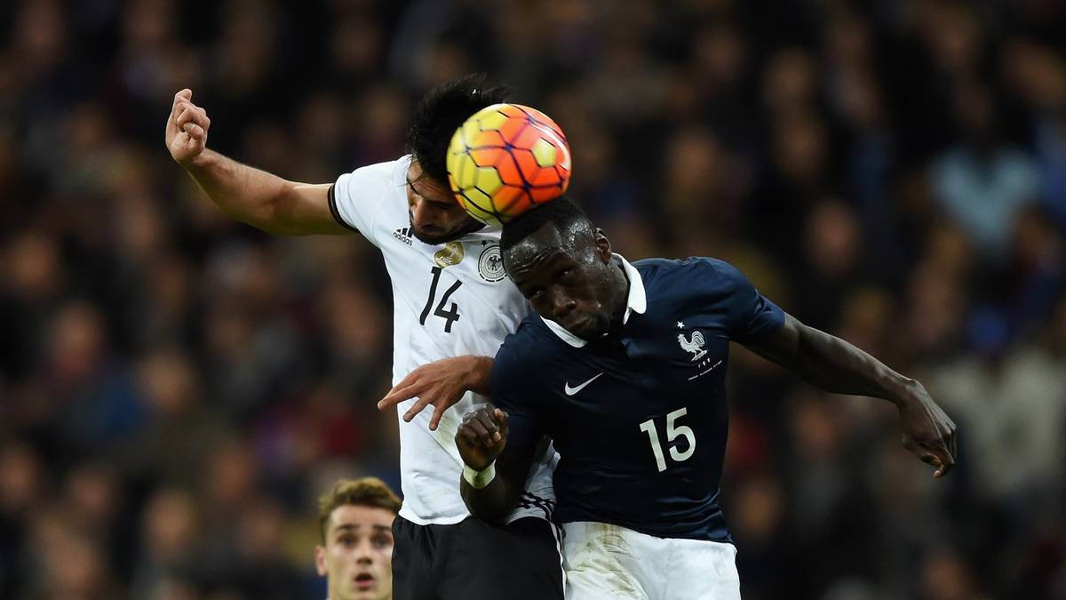 Die Franzosen entscheiden den Test 2:0 für sich. Aber das sportliche Ergebnis spielt an diesem Abend keine große Rolle