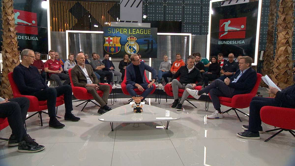 Die Experten des WM-Doppelpass führen eine hitzige Diskussion über eine mögliche Super League und Kommerz im Fußball.