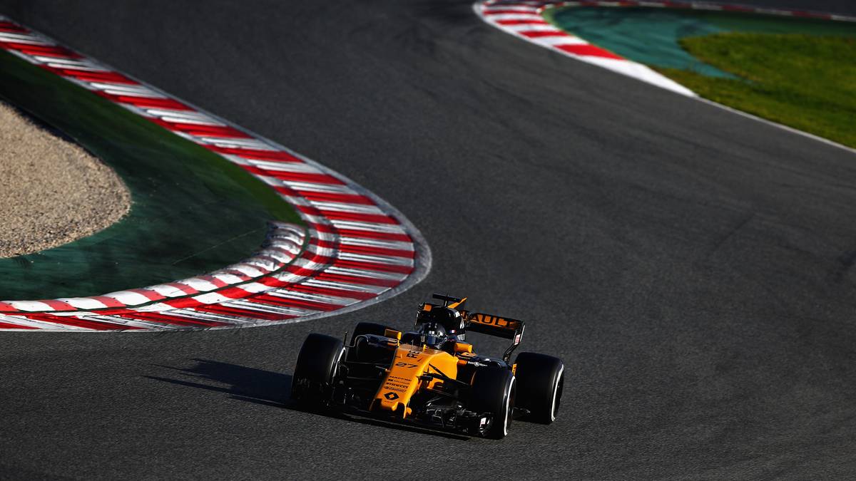 Kurios: Nico Hülkenberg lässt seinen Boliden am Ende der Session ausrollen. Die Vermutung liegt nahe, dass Renault den Tank bewusst leergefahren hat - im Fachjargon spricht mal dann von einem "Fuel-Run"