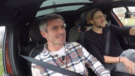 Fin Bartels lässt zusammen mit SPORT1-Reporter Nico Pommerenke das DFB-Pokal-Wunder von 2021 Revue passieren. Er schoss damals gegen den FC Bayern das 2:2 und konnte im Elfmeterschießen das Spiel entscheiden.