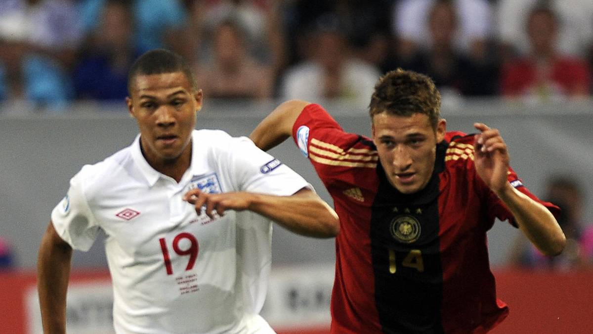 FABIAN JOHNSON: Profi-Erfahrung hatte der damals 21-jährige Johnson bis zur EM 2009 bereits reichlich gesammelt - jedoch bis dahin nur bei 1860 München in der Zweiten Liga. Hrubesch setzte den heutigen US-Nationalspieler erstmals im Halbfinale gegen Italien ein, im Finale durfte er im rechten Mittelfeld ran