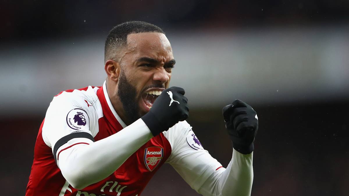 Denn im Sturmzentrum fühlt sich auch Alexandre Lacazette wohl, der bis zum Aubameyang-Transfer mit 53 Millionen der Rekordtransfer der Londoner war. Der Franzose hat bislang nicht wie erhofft eingeschlagen, ist aber zumindest mit neun Treffern bester Torschütze