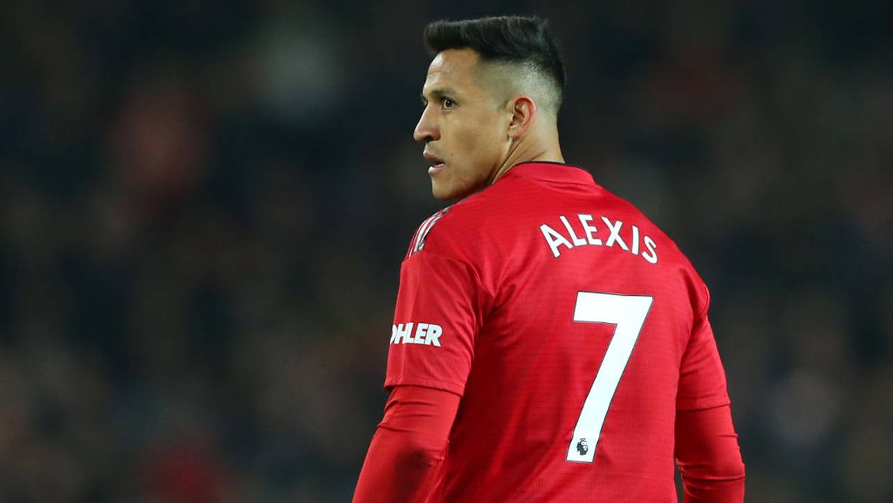 Manchester United v Crystal Palace - Premier League