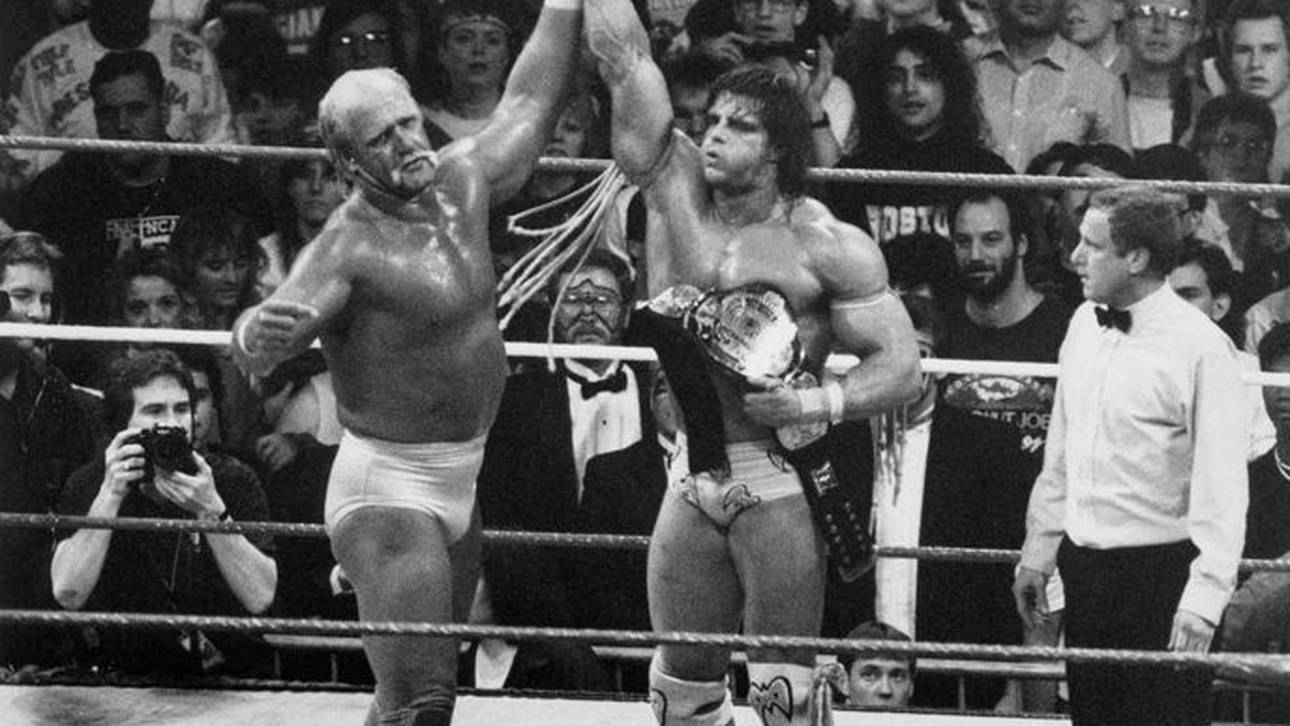 Hulk Hogan und der Ultimate Warrior nach ihrem großen WrestleMania-Duell 1990