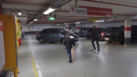 Lukas Podolski in Garage des Kölner Schokolandenmusems