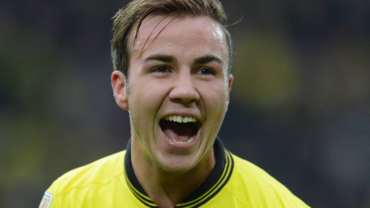 BORUSSIA DORTMUND: Eine Rückkehr zum BVB war vor wenigen Wochen noch eine heiße Sache: Der "Süddeutschen Zeitung" zufolge ist sie Götzes Wunsch-Option, es gab erste lose Gespräche auf Klubebene, BVB-Boss Watzke sandte auch öffentlich positive Signale. Nun ist es deutlich ruhiger um das Thema geworden: Die Möglichkeit, Götze mit Mats Hummels zu verrechnen, ließen die beiden Klubs ungenutzt verstreichen