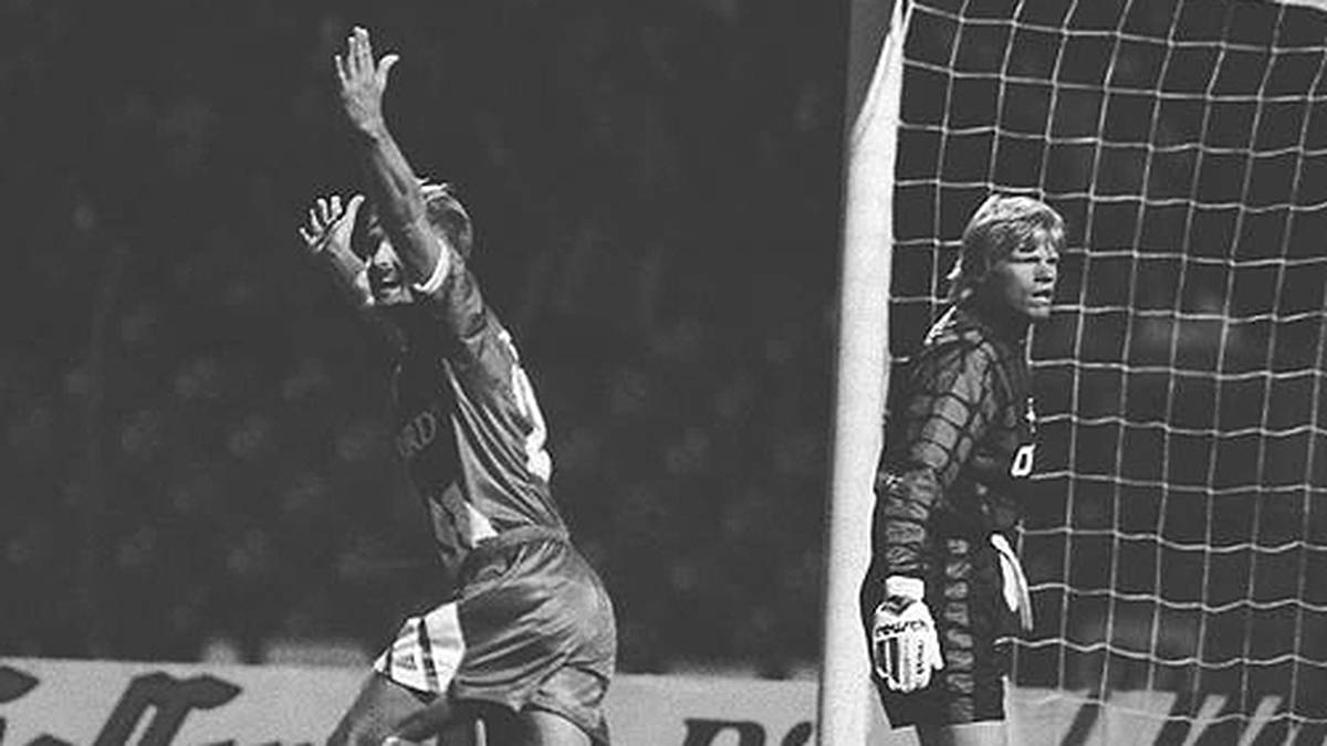 Roland Stein erzielt das "goldene" Tor gegen Oliver Kahn