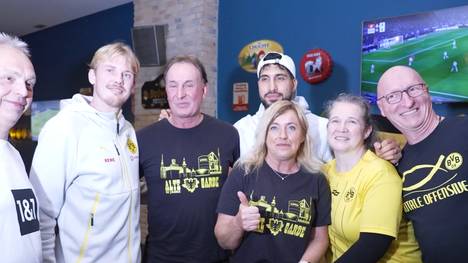 Während des Trainingslagers in Marbella besuchen Emre Can und Julian Brandt einen BVB-Fanclub und tauschen sich mit ihren Unterstützern aus.