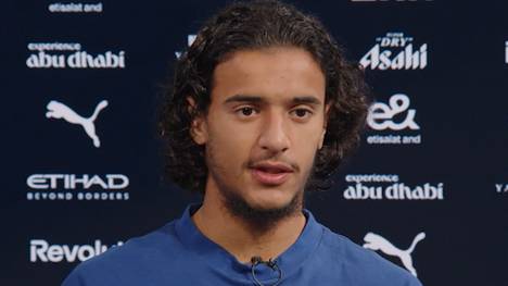 Ayyoub Bouaddi wechselt aus Lille in die Premier League. Bei Manchester City wird das Juwel groß empfangen - und spricht nun erstmals zu den Fans. 