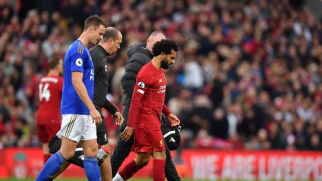 Mohamed Salah (r.) verletzte sich gegen Leicester City am Knöchel