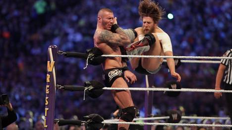 Daniel Bryan (r.) entthronte bei WrestleMania 30 im Jahr 2014 Randy Orton als Champion