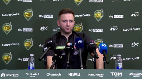 Arno Merk hat bei seinem WM-Debüt im Ally Pally für eine Überraschung gesorgt und Kim Huybrechts mit 3:1 besiegt. Im Anschluss spricht er über seine besondere Vorbereitung in den letzten Monaten, die ihm geholfen hat.